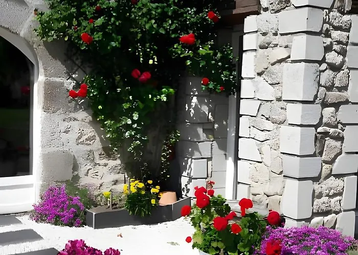 Le Rosier Holiday home Saint-Mamet-la-Salvetat